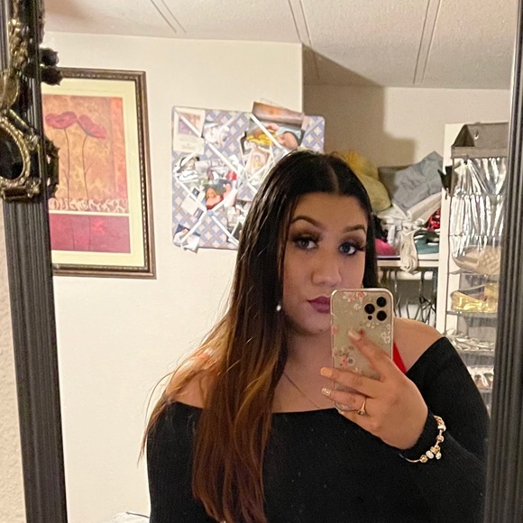 Profile Picture of Aray Barriga (@duartearay) on Poshmark