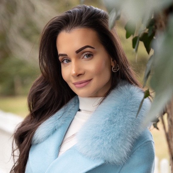 Profile Picture of Ann Mclaughlin (@fashionann110) on Poshmark