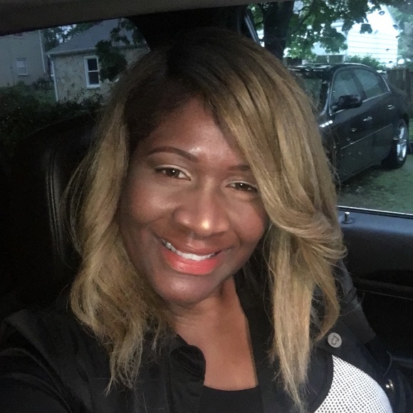 Profile Picture of B Johnson (@sellingb23) on Poshmark