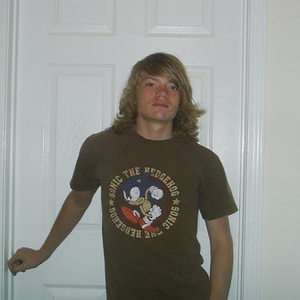 Profile Picture of Cliff Lynch (@cliffdudedamn) on Myspace