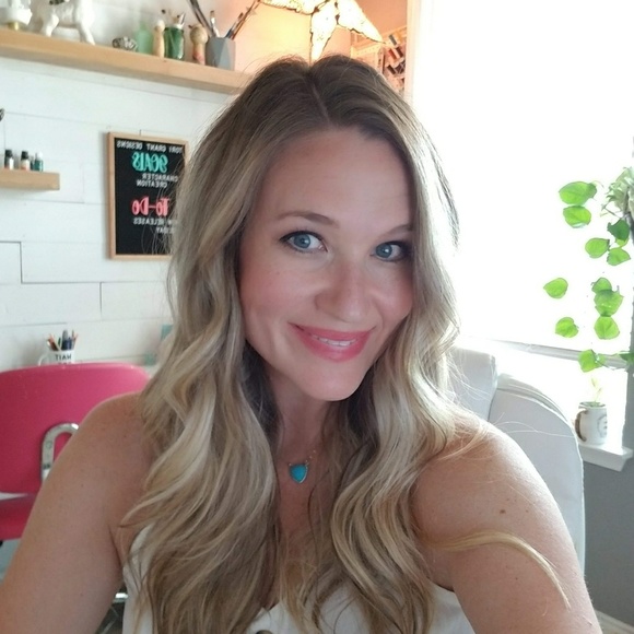 Profile Picture of Tori Grant (@torig5252) on Poshmark