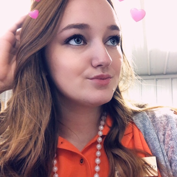 Cheyenne Britt - Poshmark Profile Picture of Cheyenne Britt (@cheyennebritt) on Poshmark