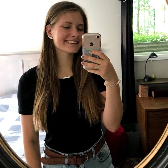 Profile Picture of Erica Saari (@erica_saari) on Poshmark