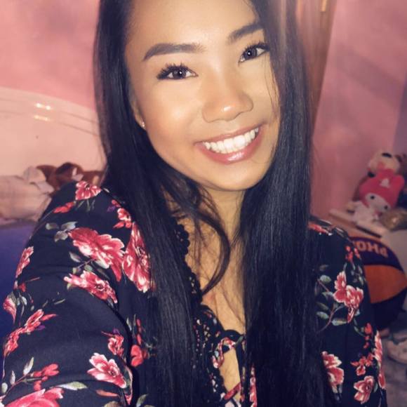 Profile Photo of Karen Ng (@karenng23) on Poshmark