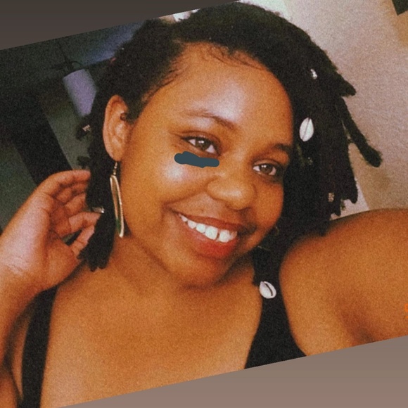 Profile Picture of Solina Walker (@nerualos) on Poshmark