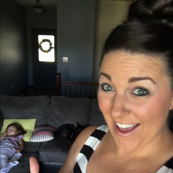 Profile Picture of Holly Sandbothe (@hollister4957) on Poshmark