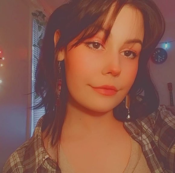 Profile Picture of Sarah Sarbinoff (@sarahgill1999) on Poshmark