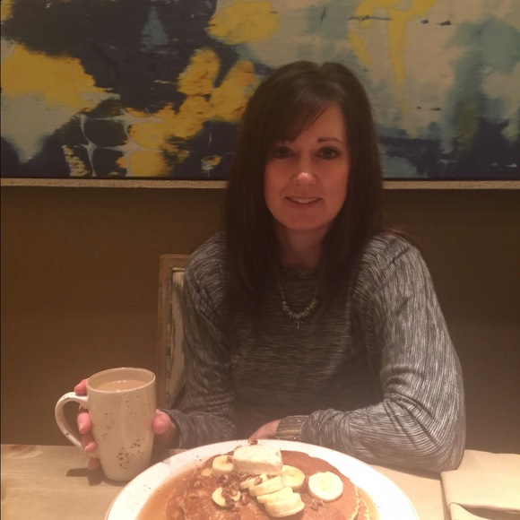 Profile Picture of Kally Eddison (@c2g1k1) on Poshmark