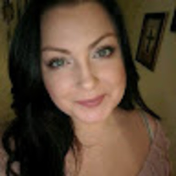 Profile Picture of Shelly Fincher (@shelly_fincher) on Poshmark