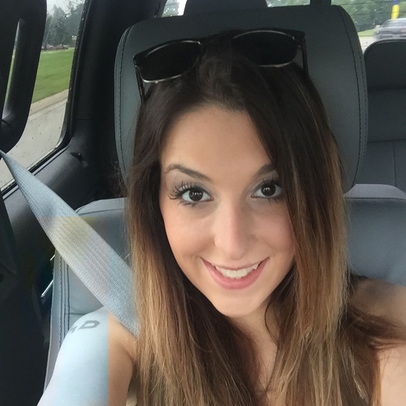 Profile Picture of Melissa Steingold (@steingoldm) on Poshmark