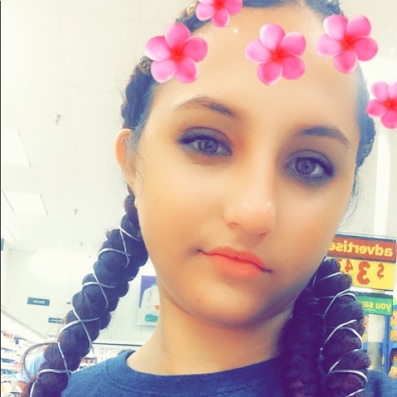 Profile Picture of Kelsey David (@kelseyy_david) on Poshmark