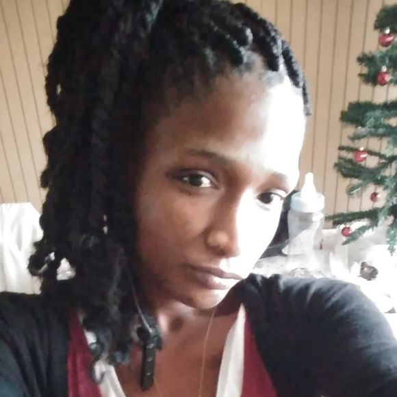 Profile Picture of Mia Scott (@miascott361) on Poshmark