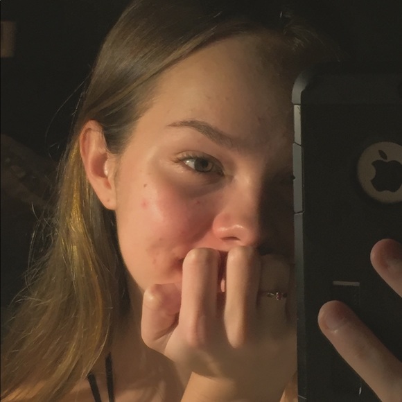 Profile Picture of Julia Ewert (@juliaewert) on Poshmark