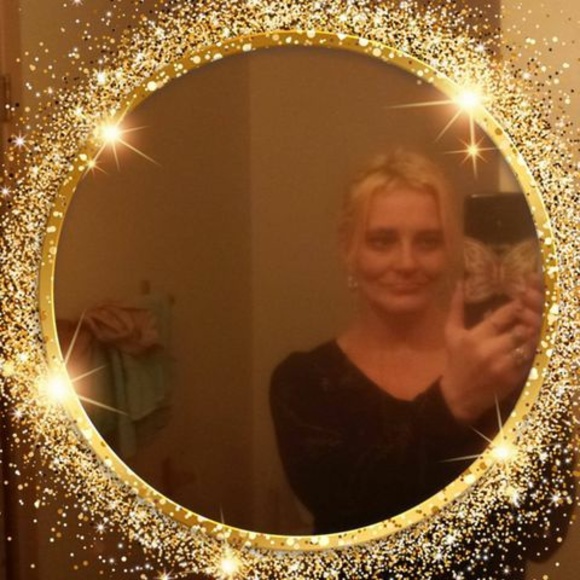 Profile Picture of Sandra Chase (@sandrachase879) on Poshmark