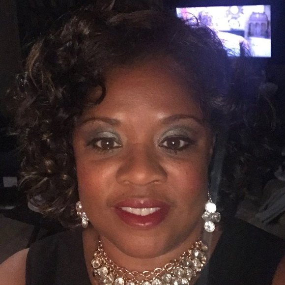 Profile Picture of Carolyn yvette Mills-matthews (@cmillsmatt) on Poshmark