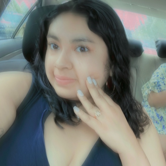 Yolanda Vera - Poshmark Profile Picture of Yolanda Vera (@yolandavera465) on Poshmark