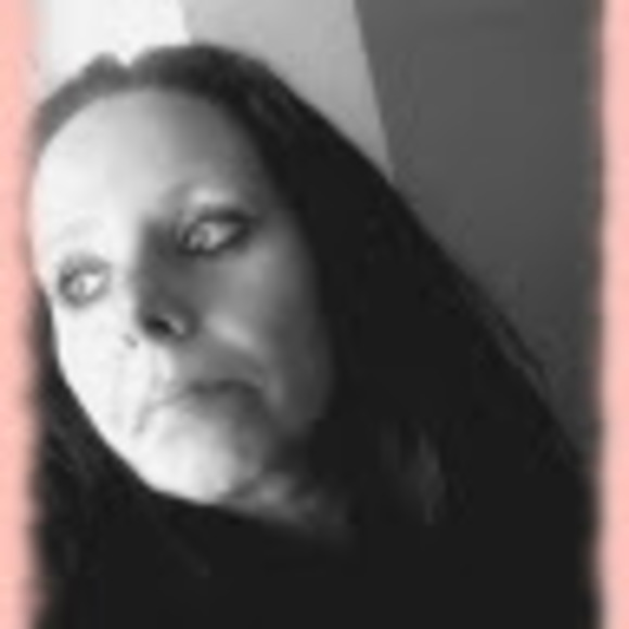 Profile Picture of Sandra Scarbrough (@sandrascarbroug) on Poshmark