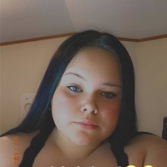 Profile Picture of Calee Fender (@caseymichal8675) on Poshmark