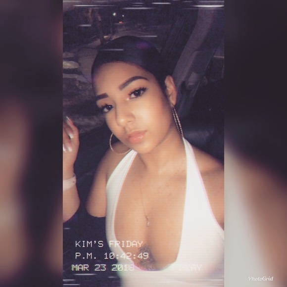 Profile Picture of Kim Rojas (@kimr2121) on Poshmark