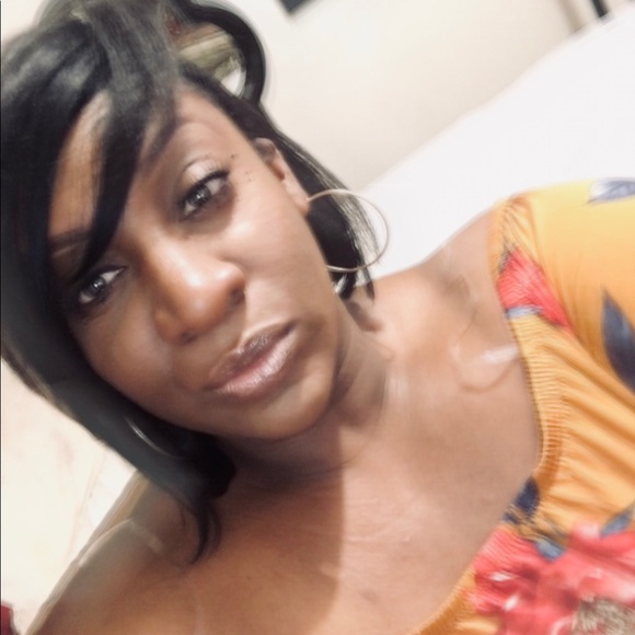 Profile Picture of Sherrell Broughton (@sherrell82) on Poshmark