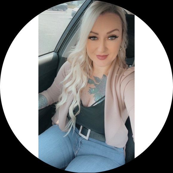 Profile Photo of Candice Hernandez (@candi129329) on Poshmark