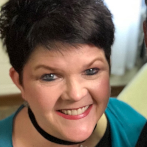 Profile Picture of Susan Edmonston (@soozedmo) on Poshmark