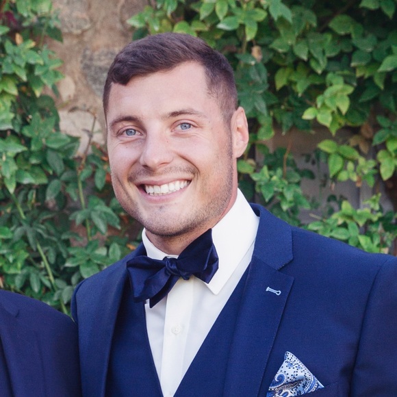 Profile Picture of Michael Andring (@michaelandring) on Poshmark