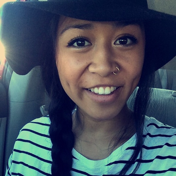 Profile Picture of Monica Postor (@mpostor) on Poshmark