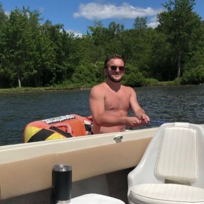 Profile Picture of Pete (@PeterGregory13) on Twitter