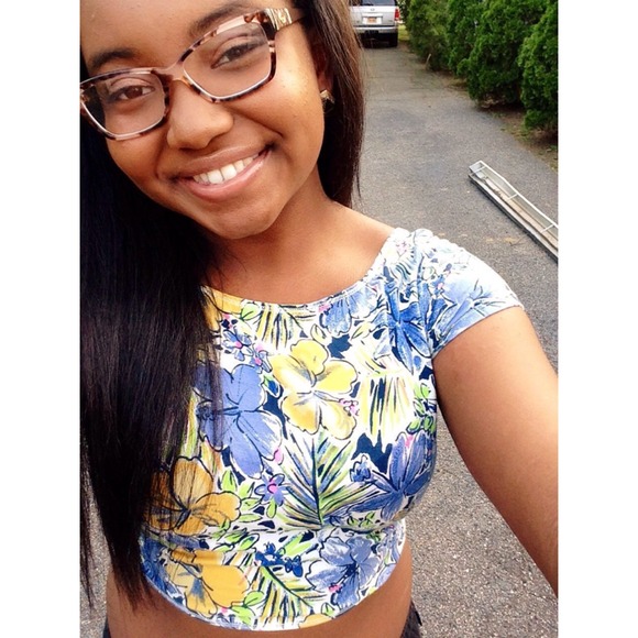 Profile Picture of Chrissy Cadet (@_uniquevibes) on Poshmark
