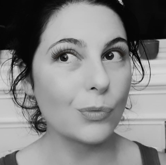 Profile Picture of Corinna Pizzingrilli (@cmdr_bittles) on Poshmark