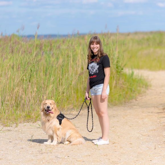 Profile Picture of Catherine Dimisa (@catherinedimisa) on Poshmark