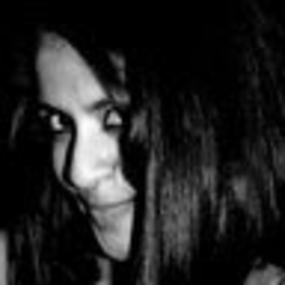 Profile Picture of Shruti Sinha (@shrutixsinha) on Poshmark