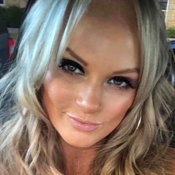 Profile Picture of Lisa Cini (@llcini) on Poshmark