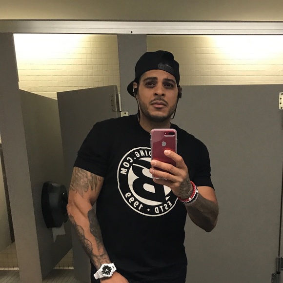 Profile Picture of Evan Irizarry (@evan1978) on Poshmark