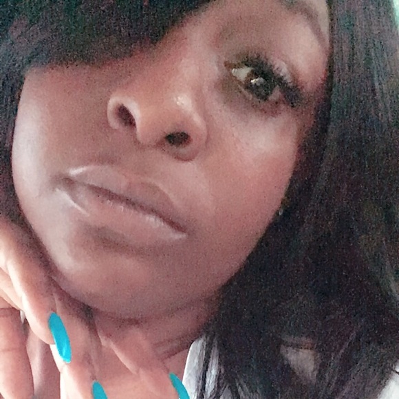 Profile Picture of Ebone Allen (@eboneallen190) on Poshmark