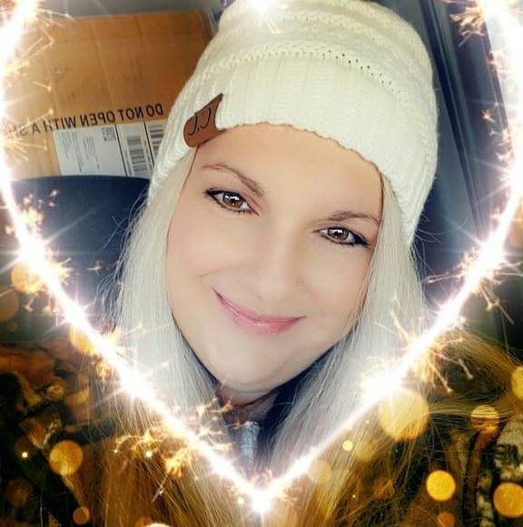 Profile Picture of Candi Hicks (@candi15) on Poshmark