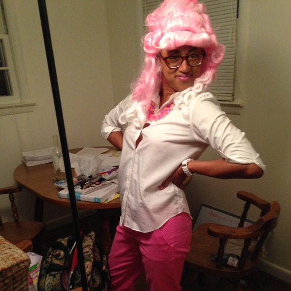 Profile Picture of Laureina Toler (@beina) on Poshmark