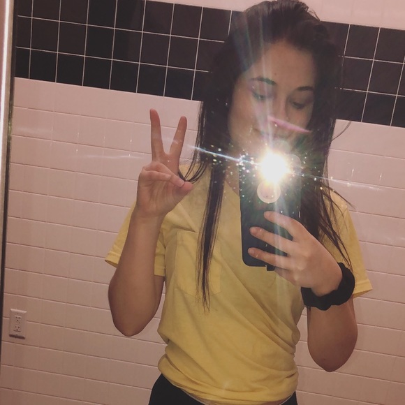 Profile Picture of Madison Boeshans (@madisonboeshans) on Poshmark