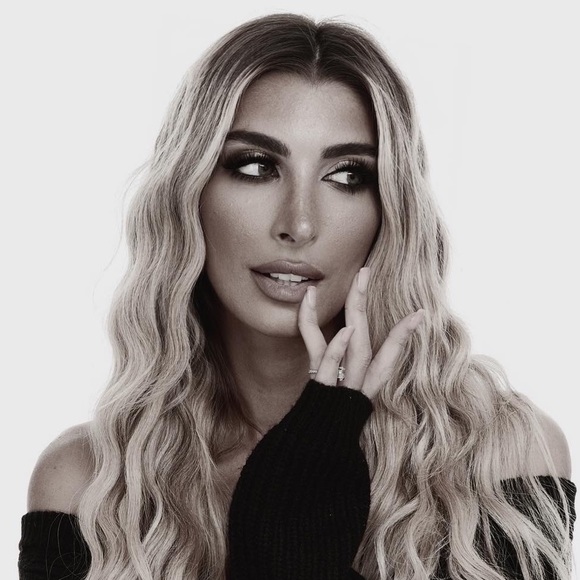 Profile Picture of Stephanie Bardavid (@stephbardavid) on Poshmark