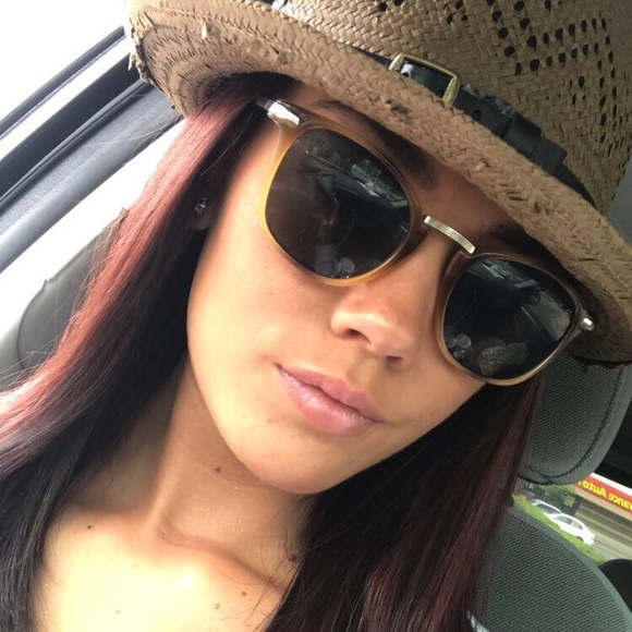 Profile Picture of Brooke Breyer (@bbreyer) on Poshmark