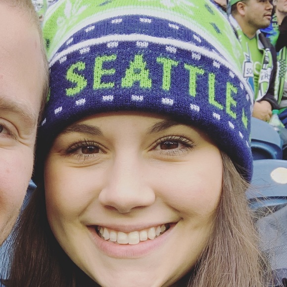 Profile Picture of Carlee Duncan (@carleemd) on Poshmark