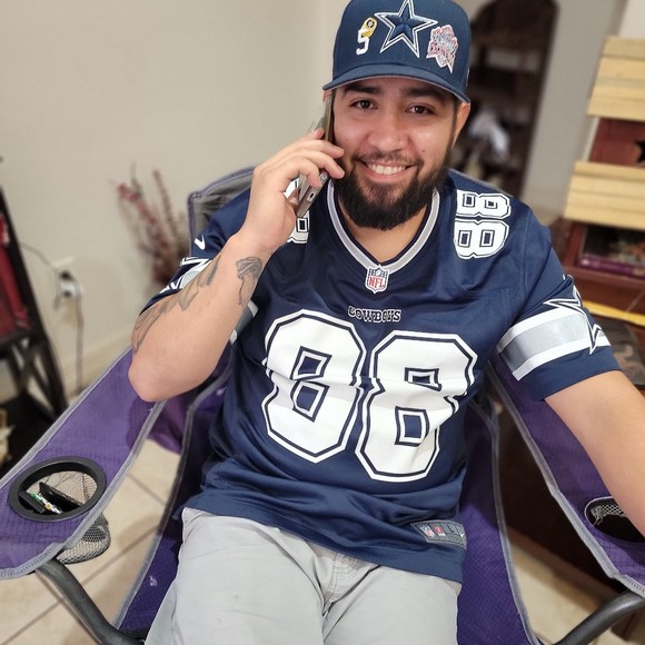 Profile Picture of Michael Martinez (@mbmtz90) on Poshmark