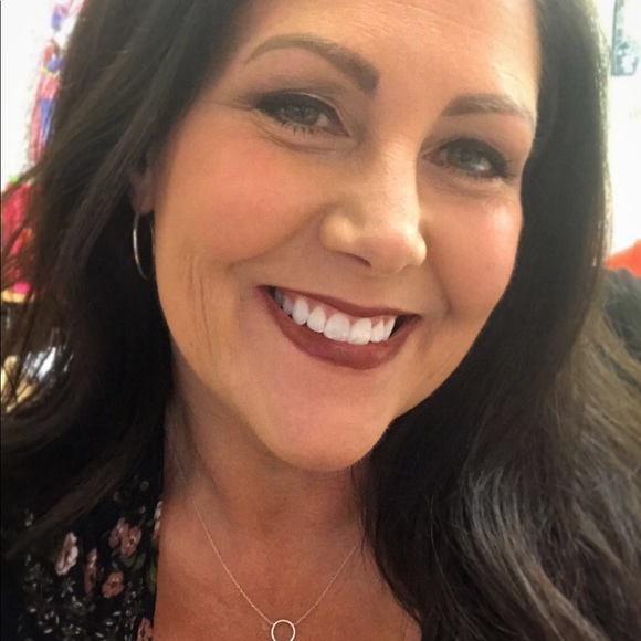 Profile Picture of Kimberly Ashburn (@kimberlyashburn) on Poshmark