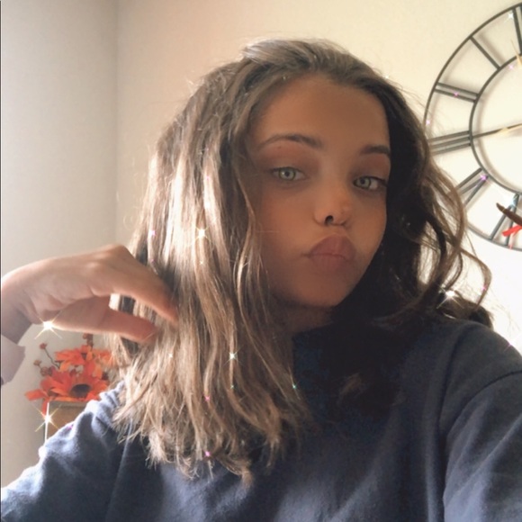 Profile Picture of Jade Silva (@sjade0472) on Poshmark