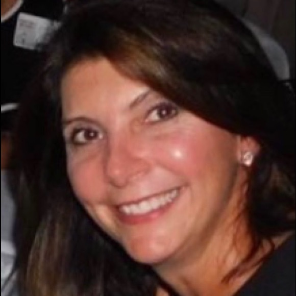 Profile Picture of Pam Anglin (@anglinpg) on Poshmark