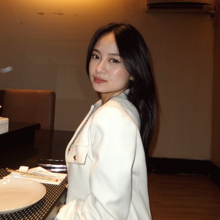 Profile Picture of   duet with @hyeemi7 , wkwkw... (@janehampton) on Tiktok
