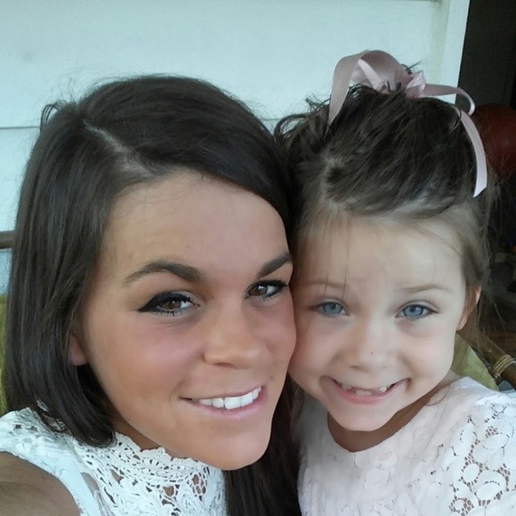 Profile Picture of Amy Binau (@amybinau) on Poshmark