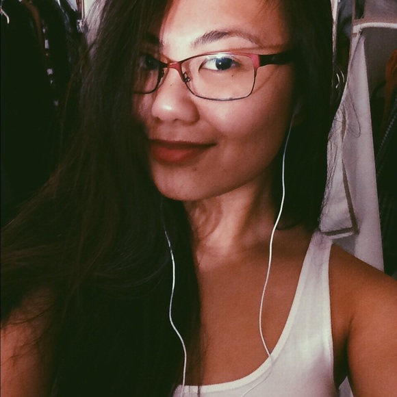 Profile Picture of Ayrey Sison (@yeryaaa) on Poshmark
