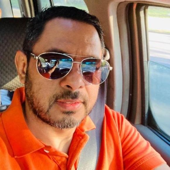 Profile Picture of Alex Quezada (@alexquezada378) on Poshmark